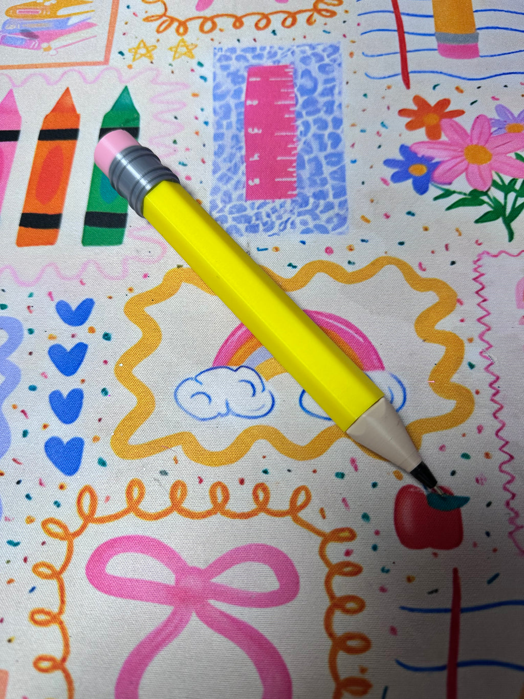 ✏️ 🖍️Pluma Modelo Lápiz/Crayola Gigante – Compatible con Tintas BIC