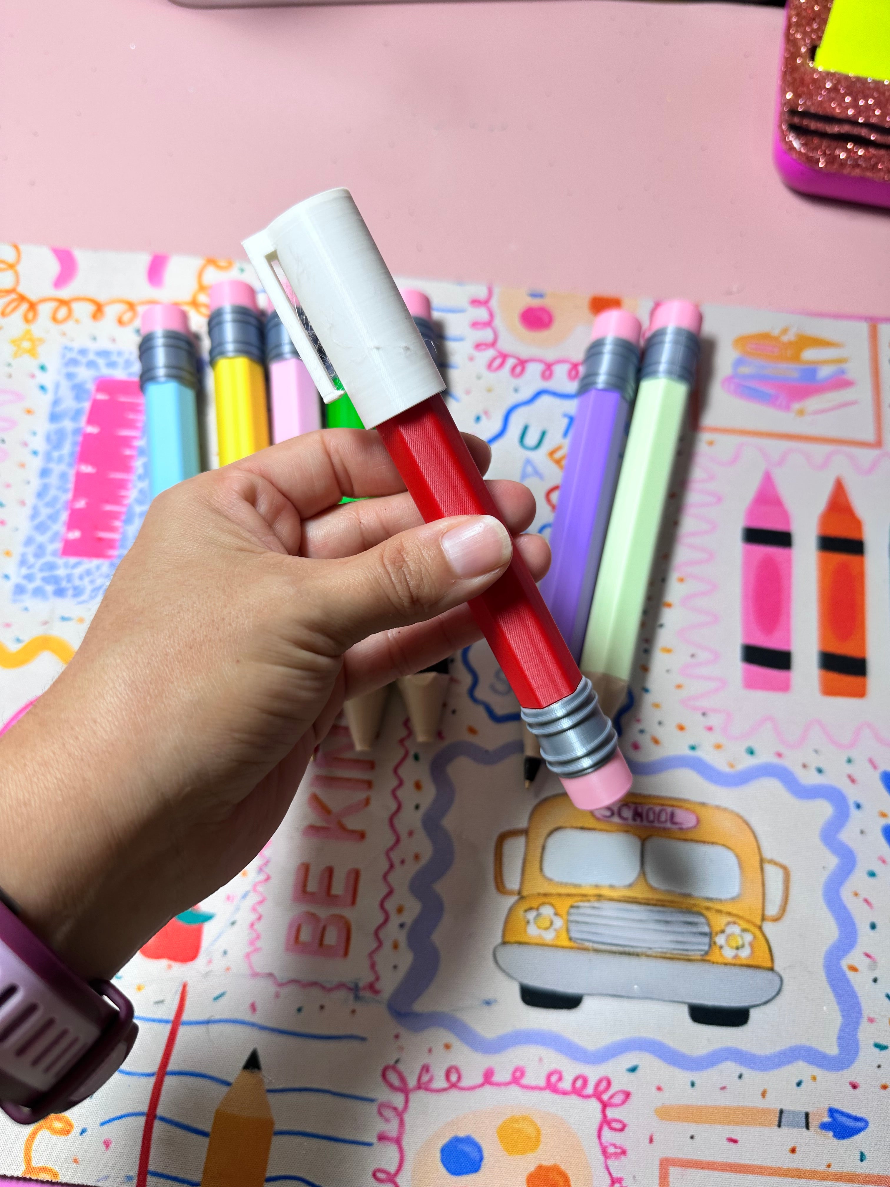 Lápiz bolígrafo gigante DE COLORES, INCLUYE TAPA, PARA BOLÍGRAFOS MARCA BIC ✏️