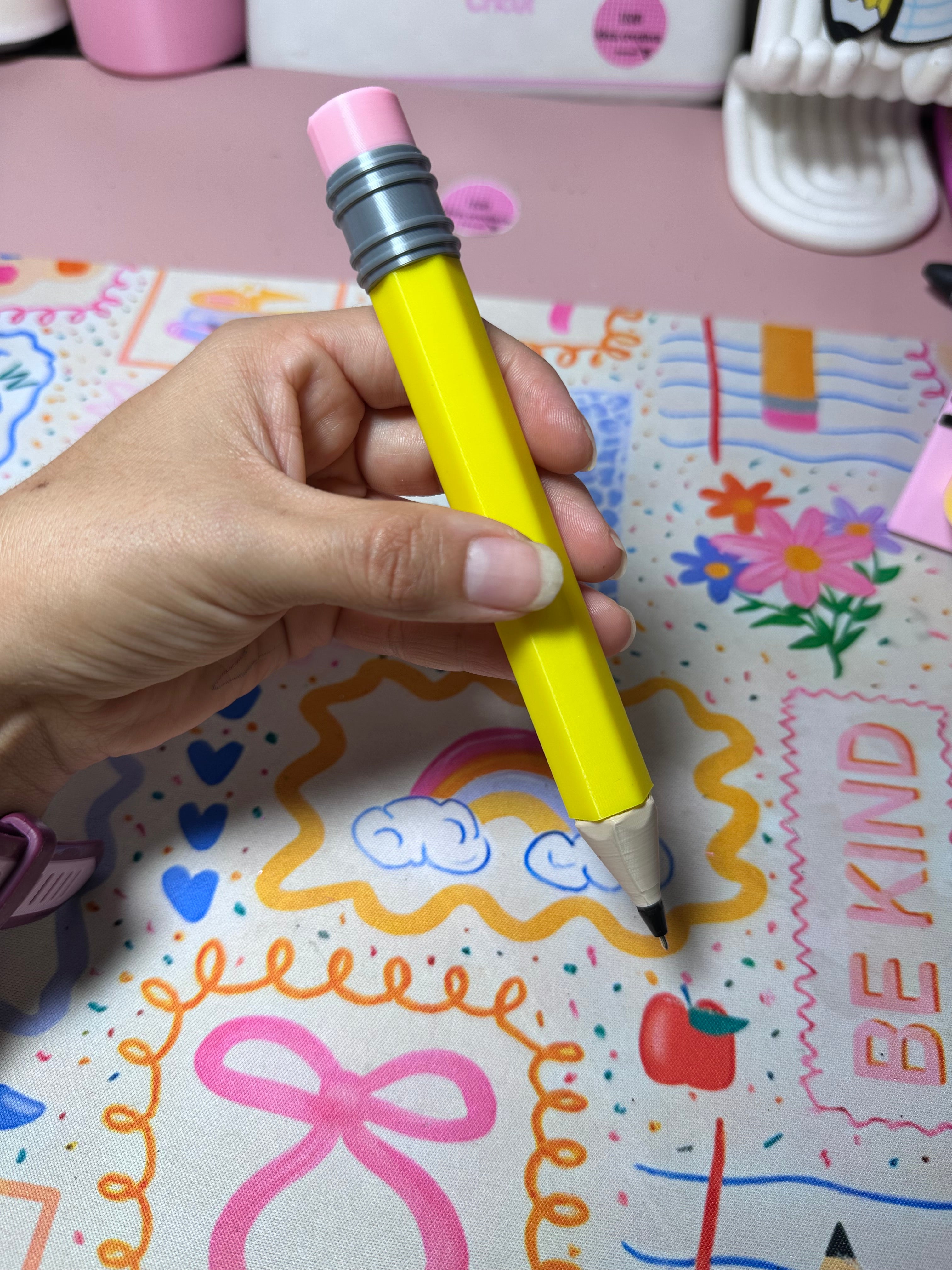 ✏️ 🖍️Pluma Modelo Lápiz/Crayola Gigante – Compatible con Tintas BIC