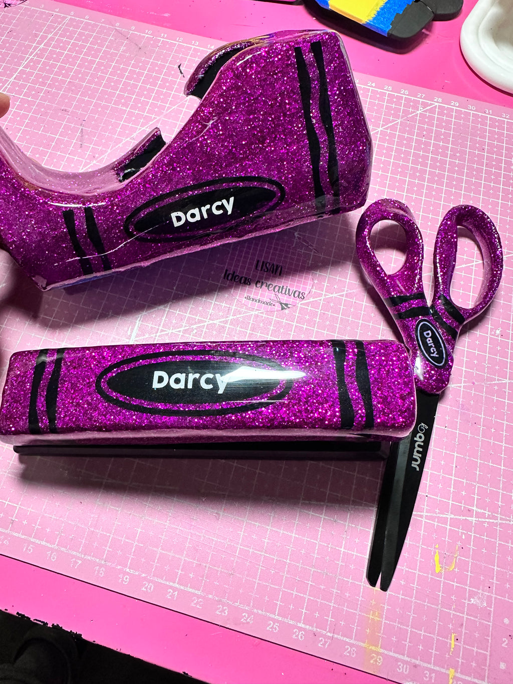 Engrapadora+dispensador de cintas adhesivas+tijeras Modelo Crayola