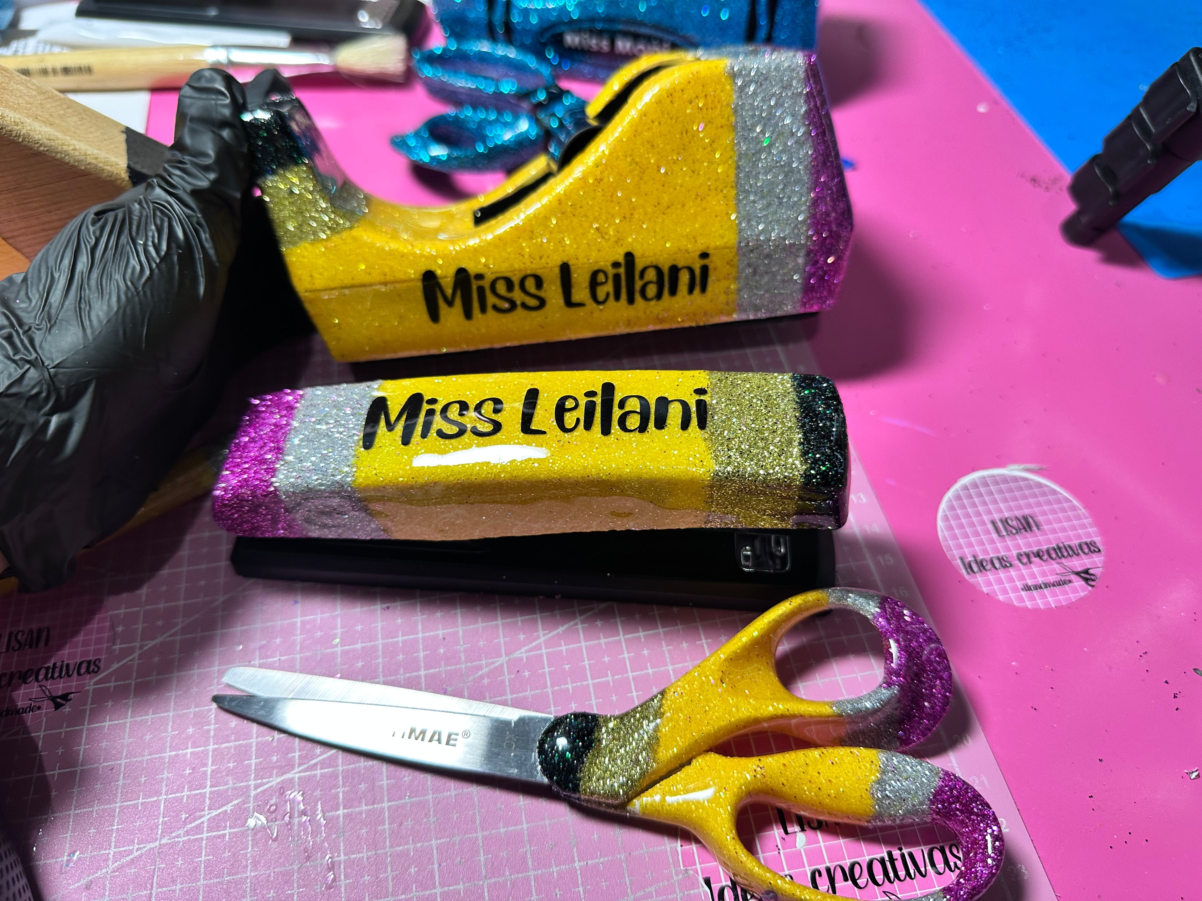 Engrapadora+dispensador+tijeras MODELO LÁPIZ