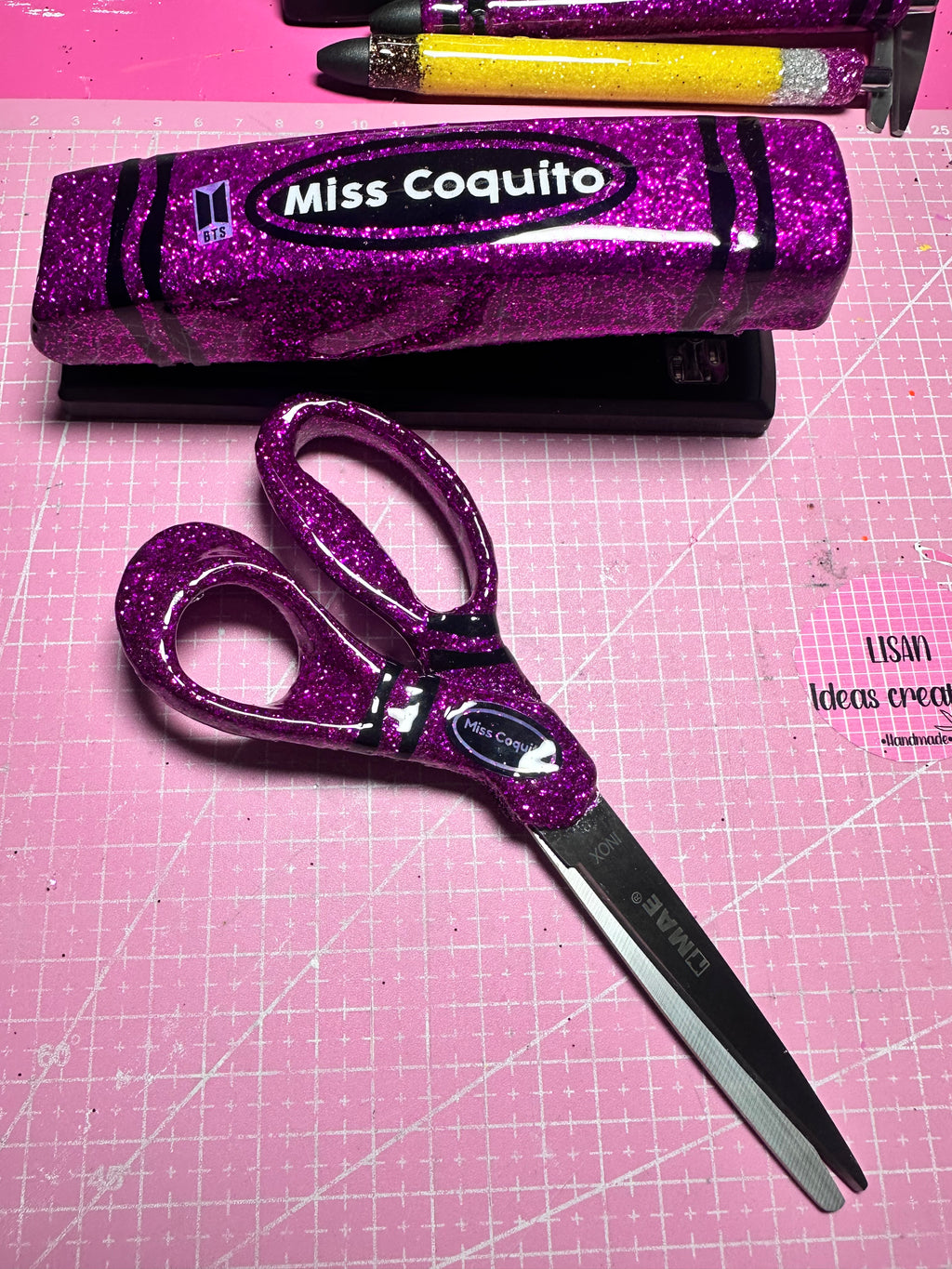 Engrapadora + tijeras MODELO CRAYOLA