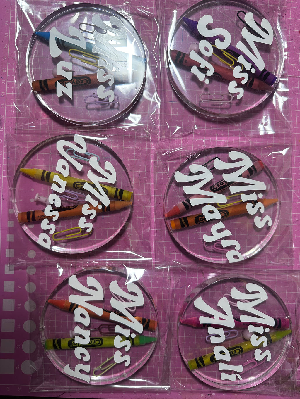 Porta vasos o pisa papeles