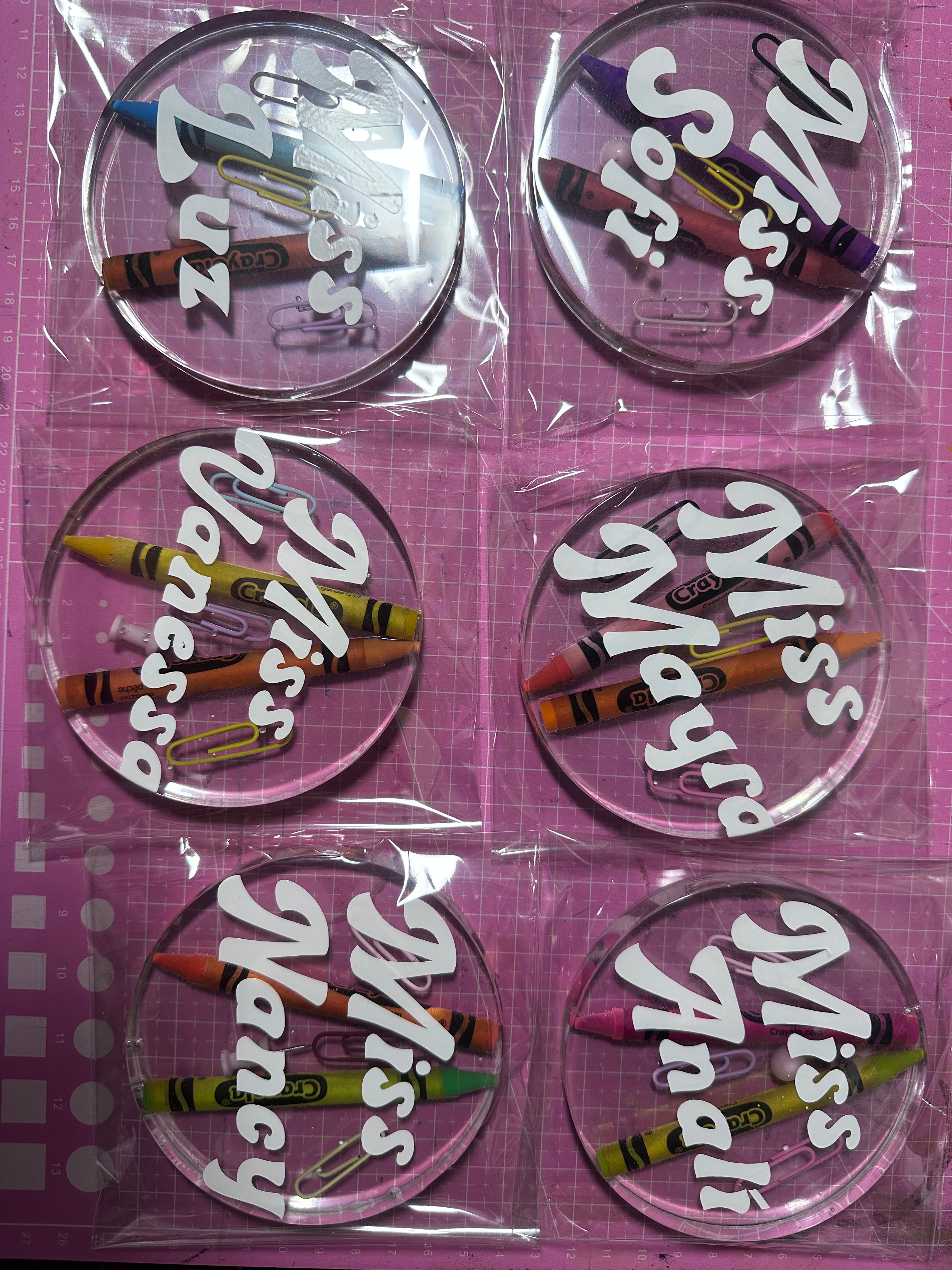 Porta vasos o pisa papeles