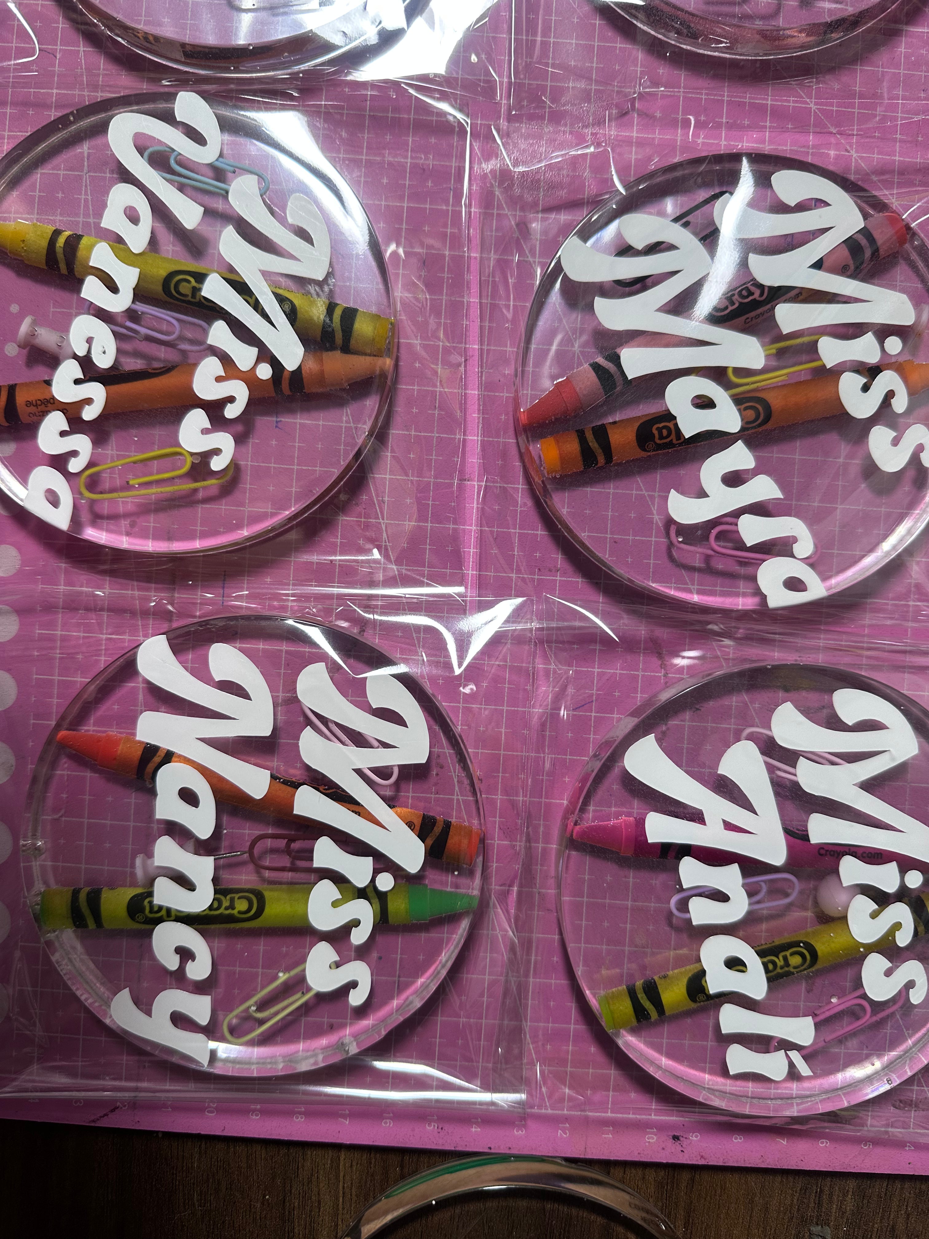 Porta vasos o pisa papeles