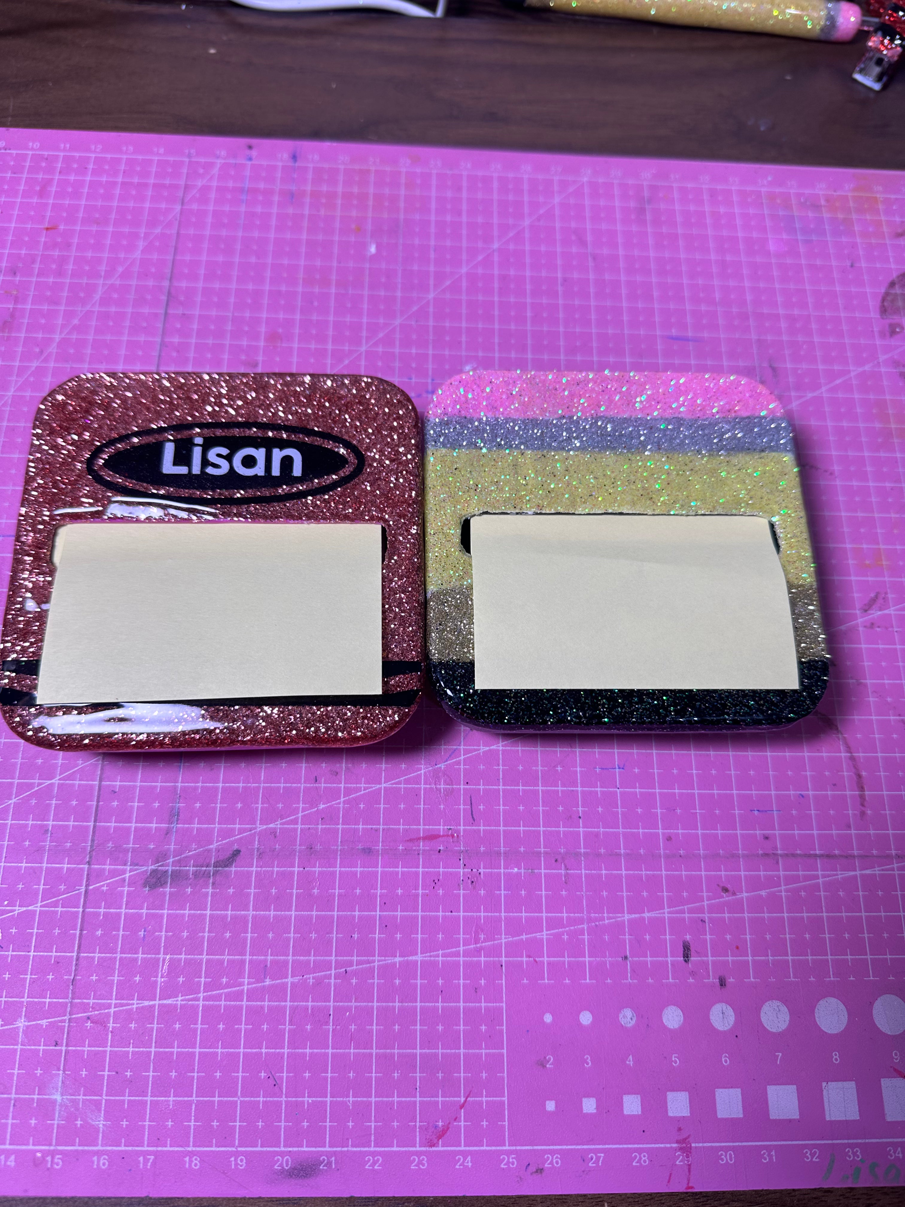 Dispensador de Post it Modelo lápiz ✏️ INCLUYE BLOC DE NOTAS